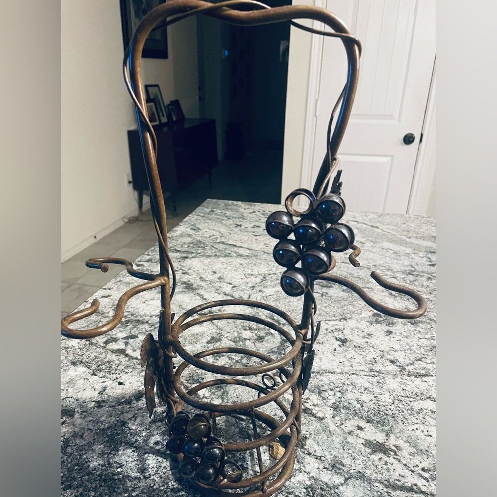 Wine bottle and glasses holder